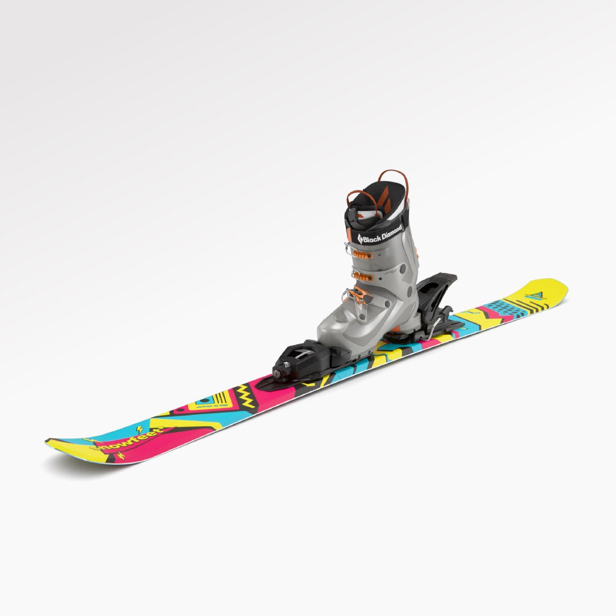 Ski with colorful design and a ski boot on a white background.

Skiblades Skiboards Snowblades Short Mini Skis - snowfeet* 120 CM, Product photo, wood core skis, pro ski binding, retro color. With ski boot